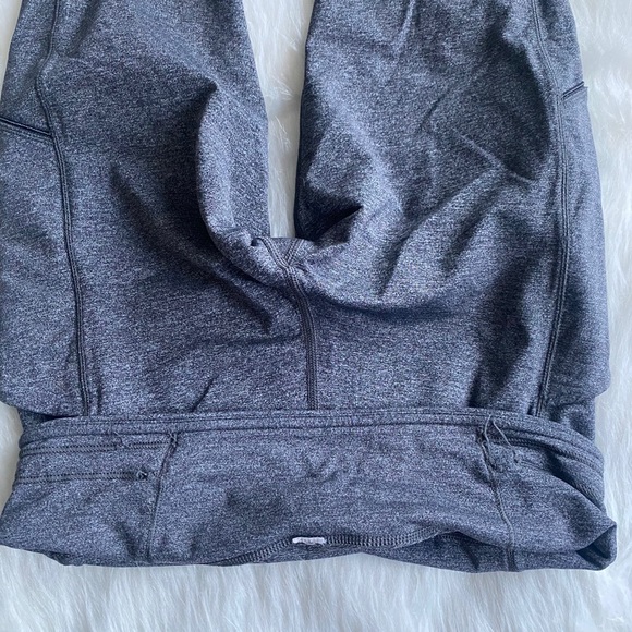 Lululemon Crops Size 4 - Picture 5 of 9
